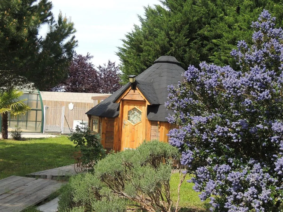 Chalet Atypique Kota Noah Location En Gite Salle D'Eau Privative A 20M Chazemais 0*,  France